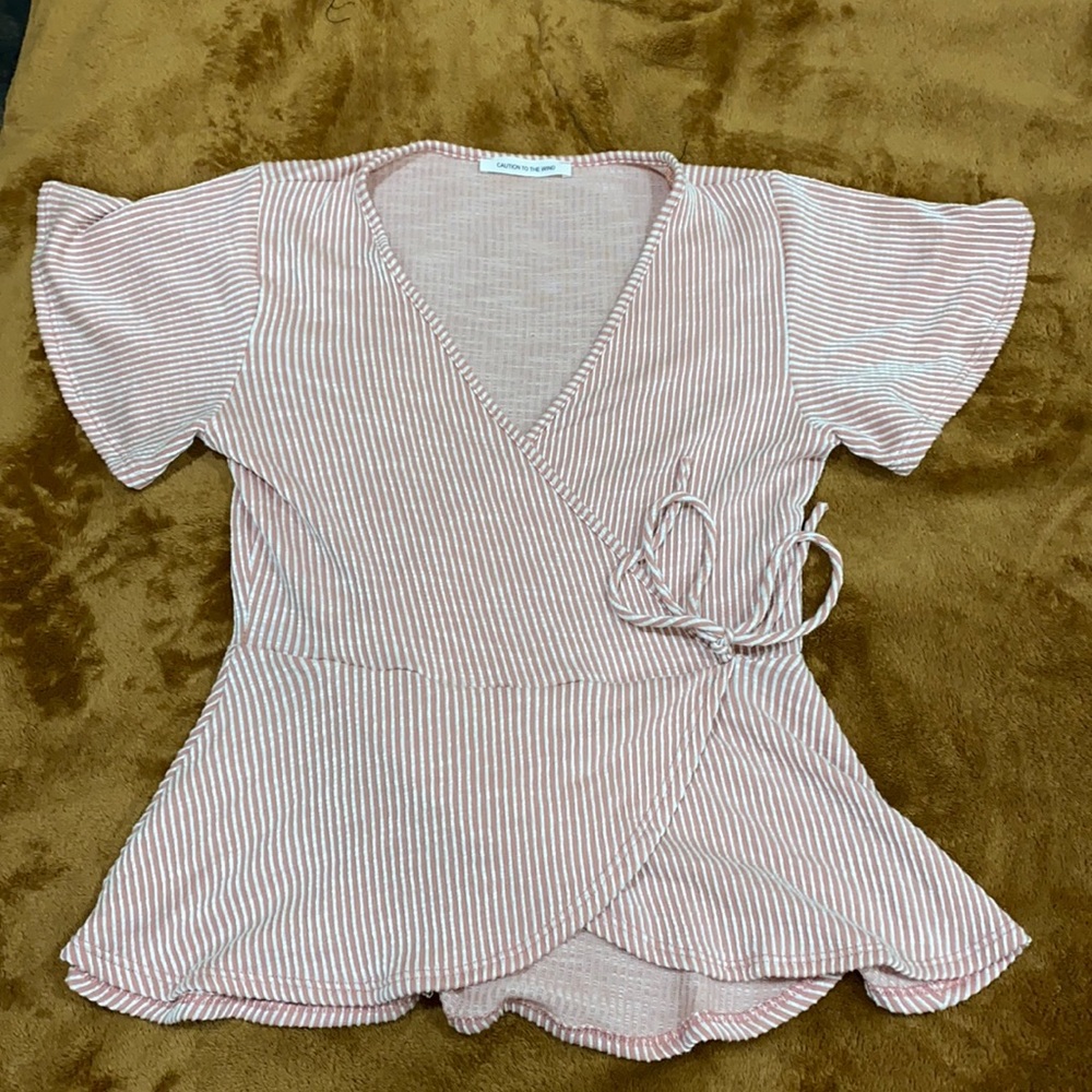 Cuation To The Wind, size L, fits true to size, pink and white, never worn.